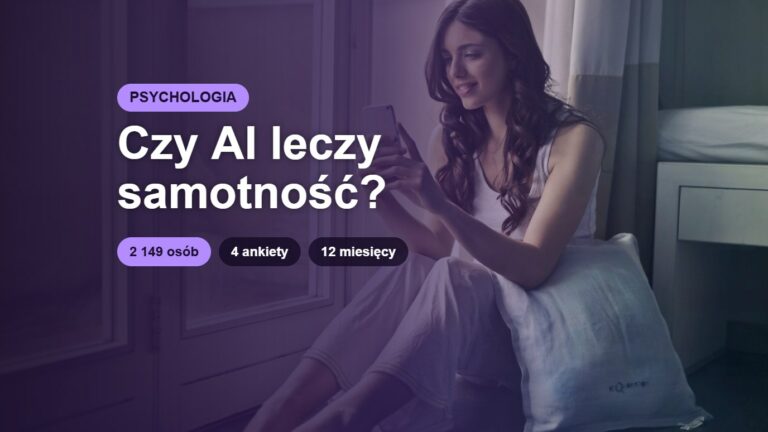 Uśmiechnięta kobieta z telefonem przy oknie – czy AI towarzysz leczy samotność